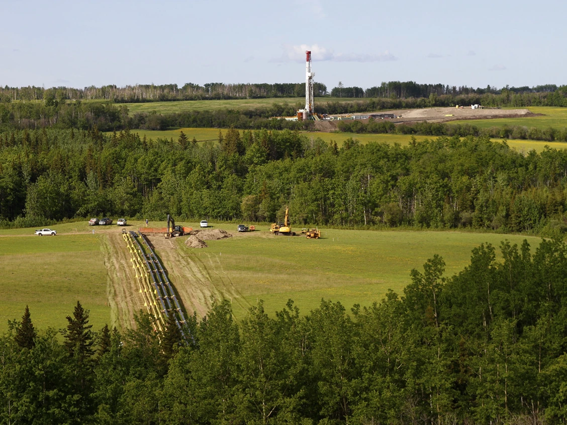 Natural gas drilling rig in a rural landscape representing Schooner Energy’s strategic value and contribution to regional energy security.